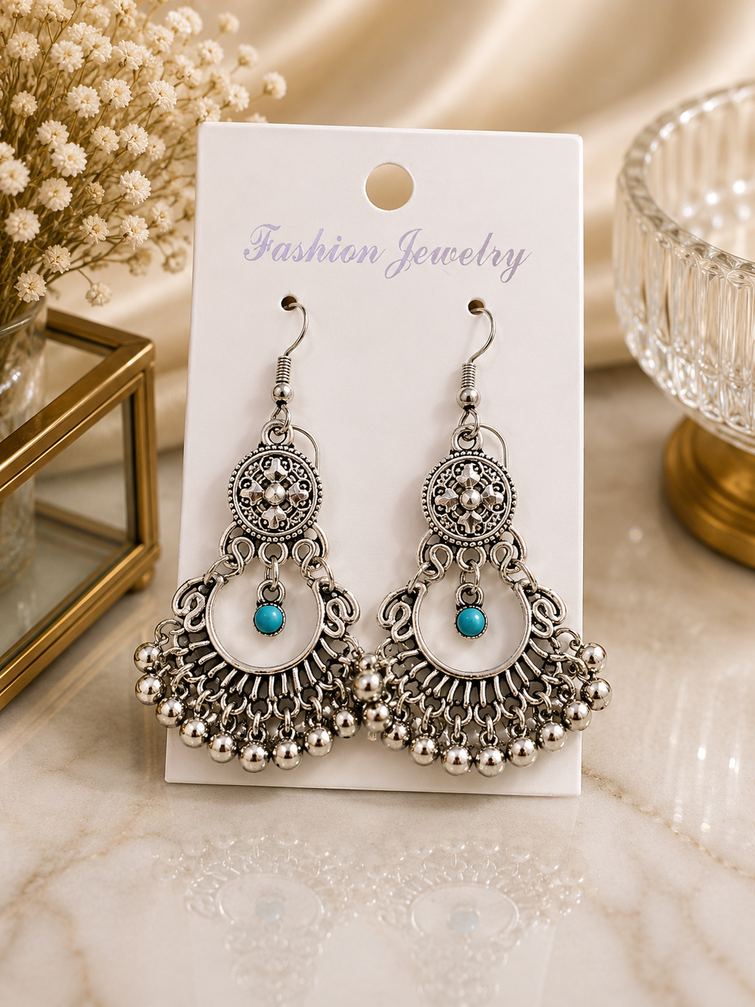 Aretes de fantasía bohemios con turquesa y cascabeles