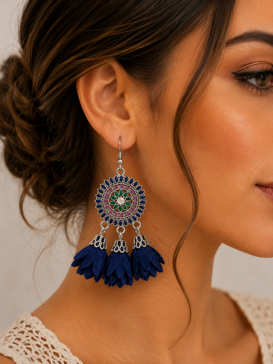 Aretes de fantasía bohemios con mandala multicolor y flores azules