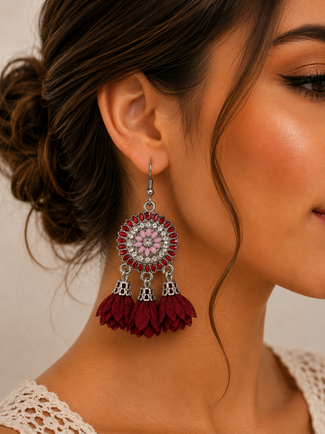Aretes de fantasía estilo mandala con flores vino