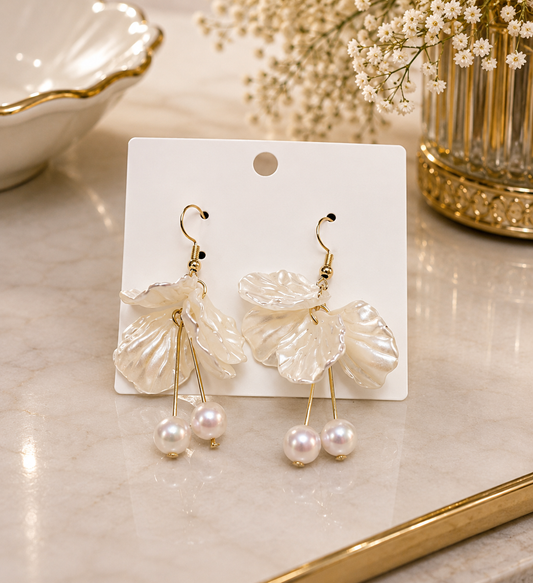 Aretes de fantasía florales con perlas colgantes