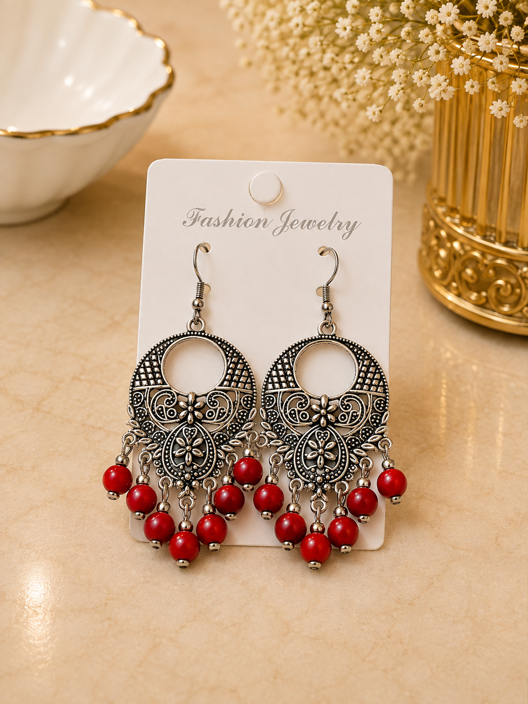 Aretes de fantasía estilo bohemio con cuentas rojas
