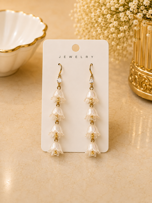Aretes largos de fantasía con flores aperladas