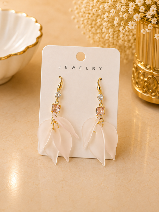 Aretes largos de fantasía con cristales y pétalos