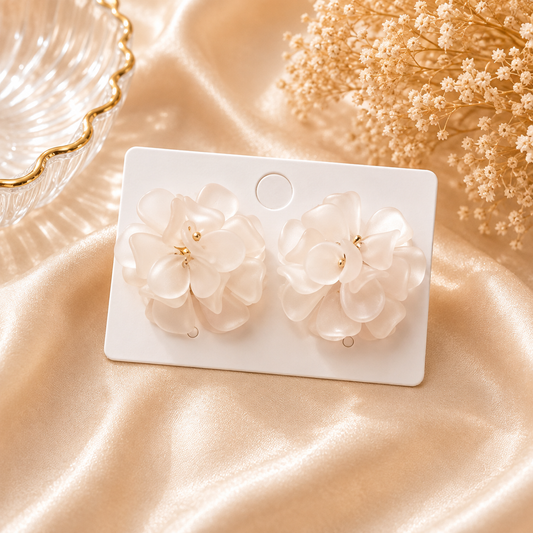 Aretes de fantasía flor blanca tridimensional