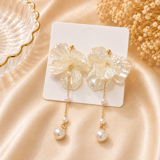 Aretes de fantasía flor nacarada con perlas