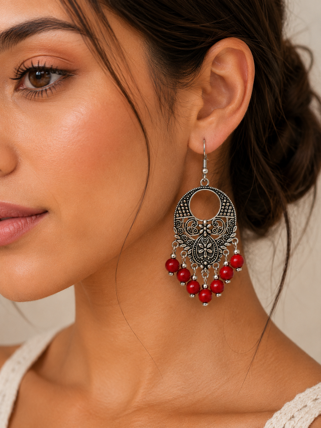 Aretes de fantasía estilo bohemio con cuentas rojas